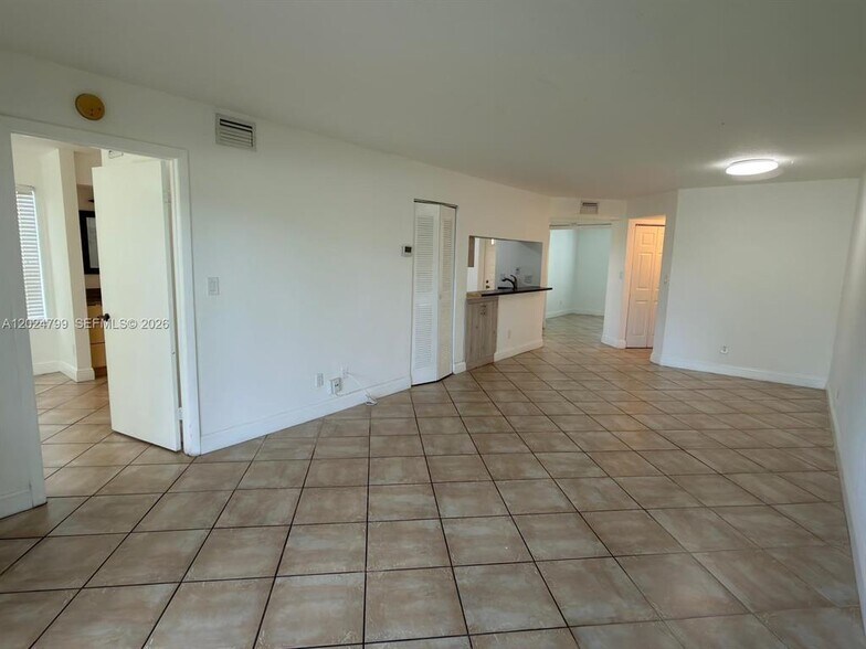 Building Photo - 1025 Coral Club Dr