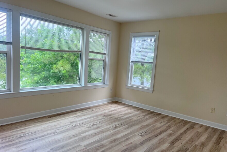 Building Photo - 1032 Lake Norman Ln
