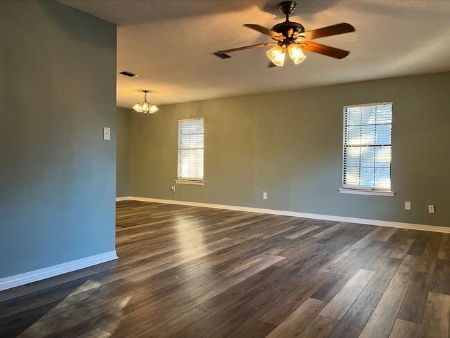 Building Photo - UPCOMING LISTING