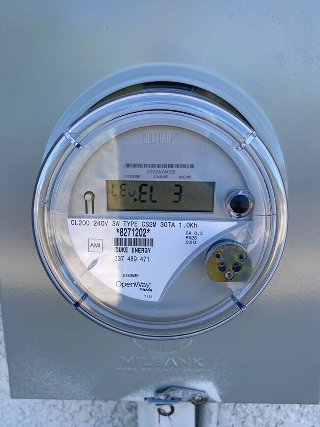 Building Photo - Desirable SW Ocala Neighborhood 3/2/2 *WON'T LAST*