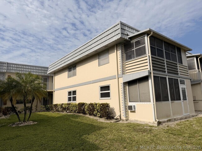 Building Photo - 419 Brittany Dr