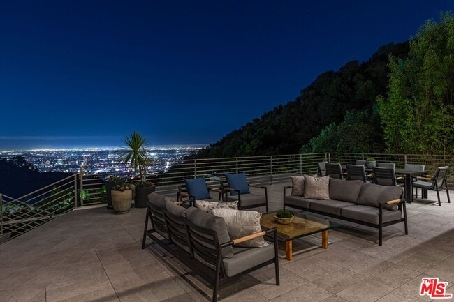 Building Photo - 1895 Rising Glen Rd