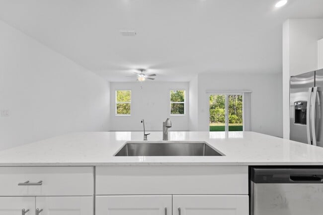 Building Photo - Absolutely stunning 3 BR /2.5 Bath / 2 Car Garage + LOFT townhome in ultra-modern and green-focus...