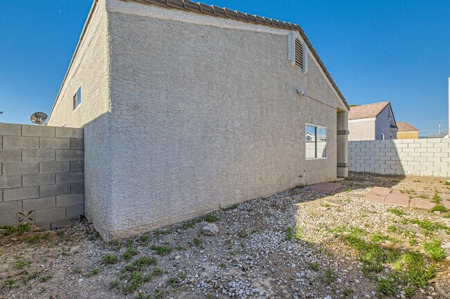 Building Photo - 1720 Dwayne Stedman Ave