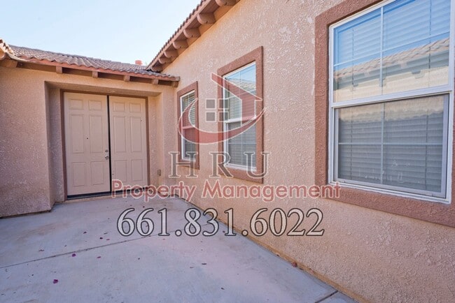 Building Photo - Ready to move in -4 bed+-2bath