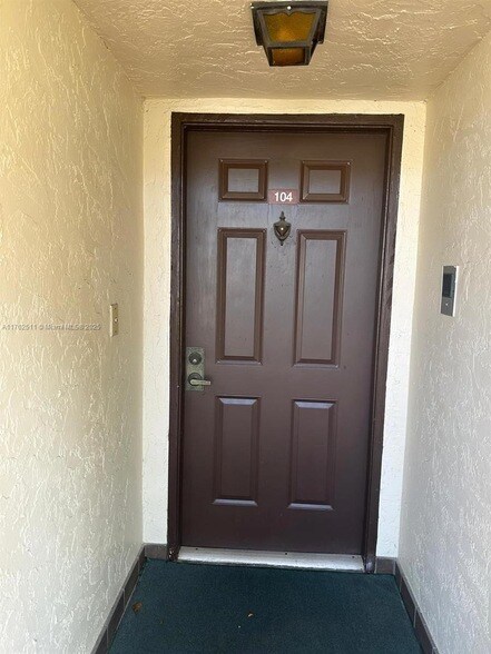 Building Photo - 12524 Shoreline Dr