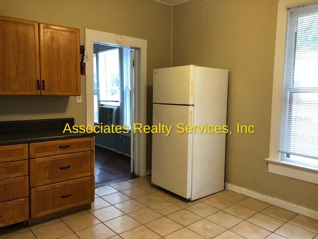 Building Photo - JOKS 5- 115 NE 9th St- MR65