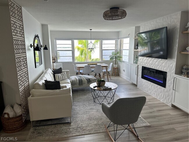 Building Photo - 1900 Clifford St