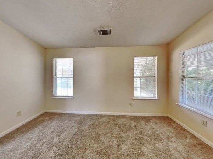 Building Photo - 1410 Stoneleigh Way