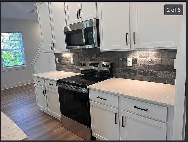 Building Photo - 3120 Marbella Cir