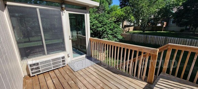 Building Photo - 322 NE Lincoln St