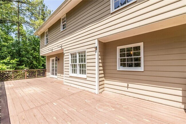 Building Photo - 1093 Wash Lee Dr SW