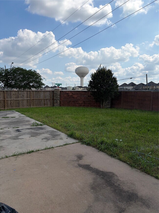 Building Photo - 7214 Crescent Mills Dr