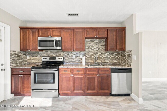 Building Photo - 2267 Robinhood Dr