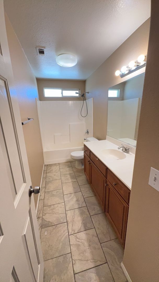 Building Photo - 21247 Chardonnay Dr