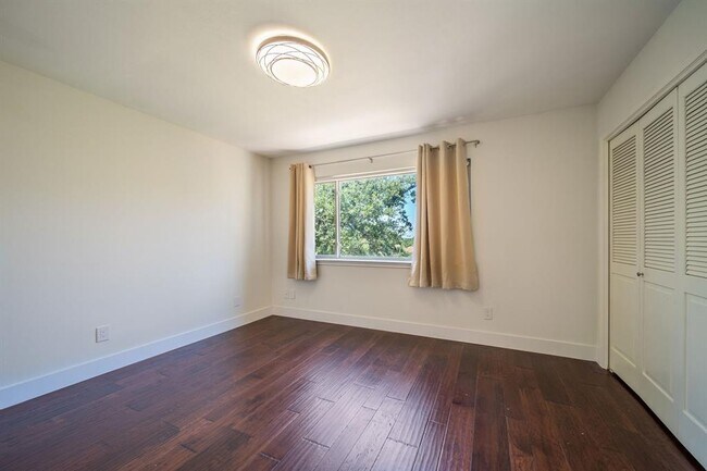 Building Photo - 8402 Alta Mesa