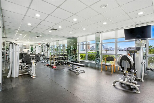 Building Photo - 3600 Mystic Pointe Dr