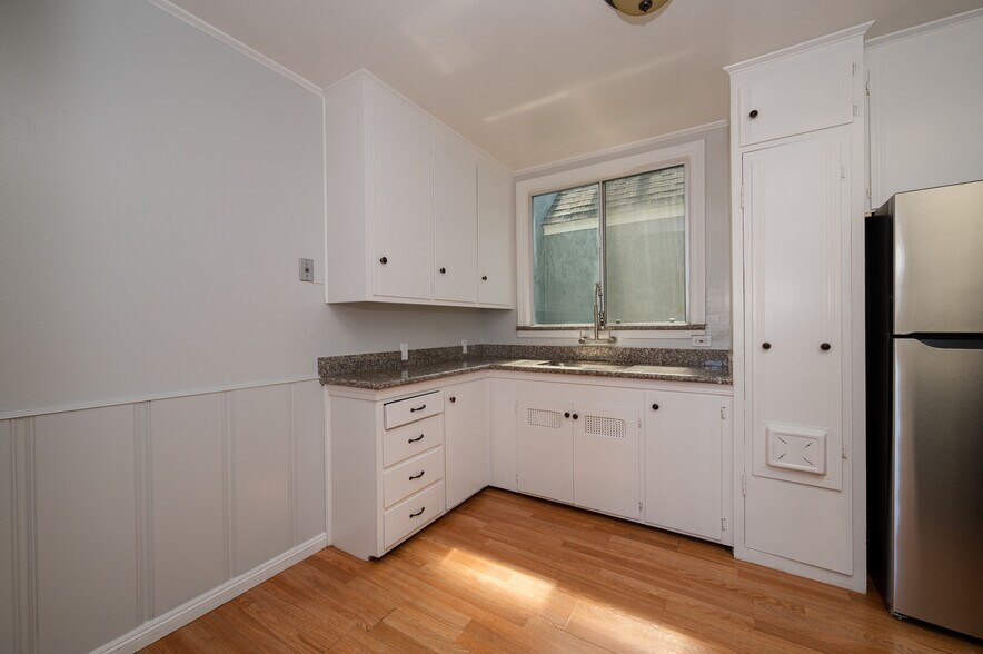 Building Photo - 2727 Moraga St