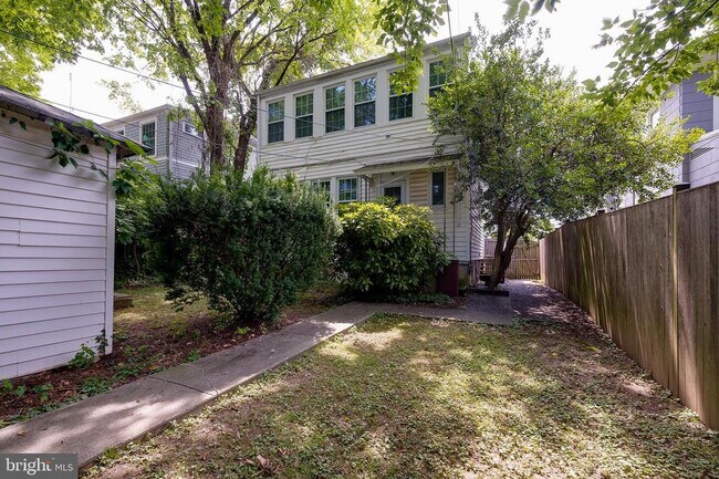 Building Photo - 4209 Ellicott St NW