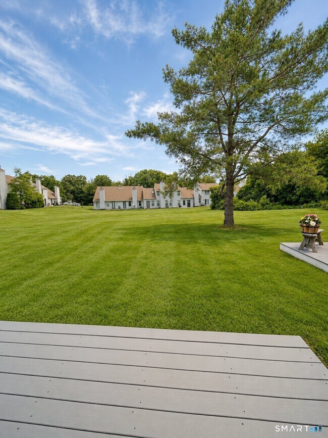 Building Photo - 10 Evergreen Pl