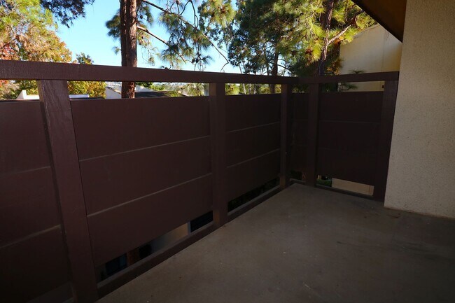 Building Photo - 3rd floor studio in Mission Valley! Beautiful vinyl flooring throughout/ 1 Prkg Space/ Mission Va...