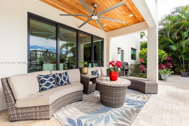 Building Photo - 2809 NE 14th Ave