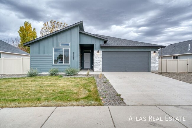 Building Photo - Open Floor Plan | New 4bd, 2bth Home