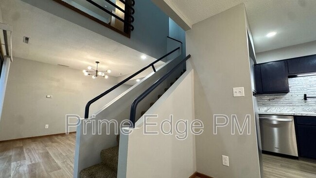 Building Photo - 1821 Ridgehaven Ct