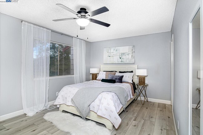 Building Photo - 1337 Spring Valley Common