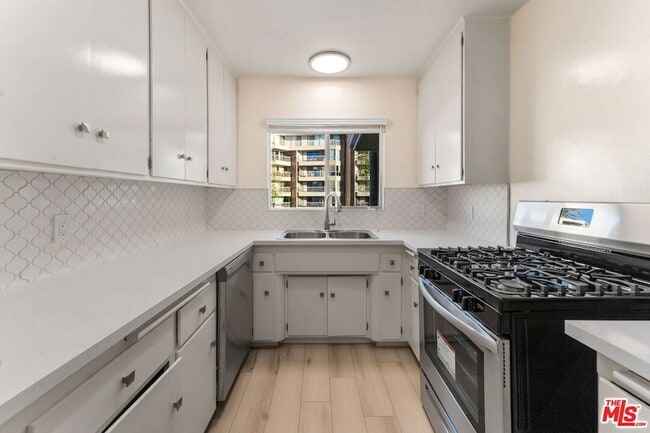 Building Photo - 115 Marguerita Ave