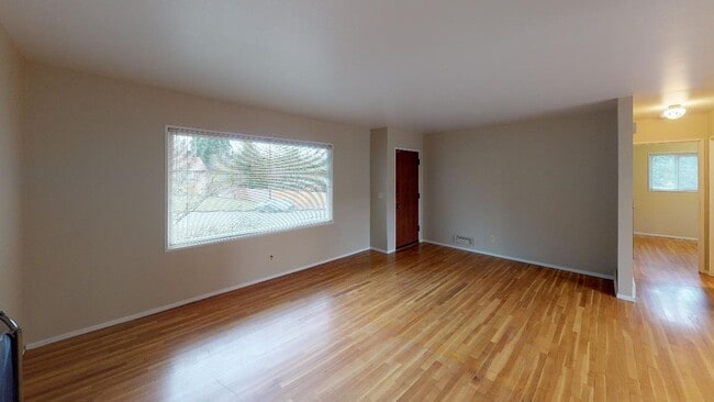 Building Photo - Multnomah Village - Single Level, Large Ya...