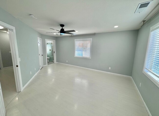 Building Photo - Charming Newly Remodeled 3-Bed, 2.5 Bath 2...