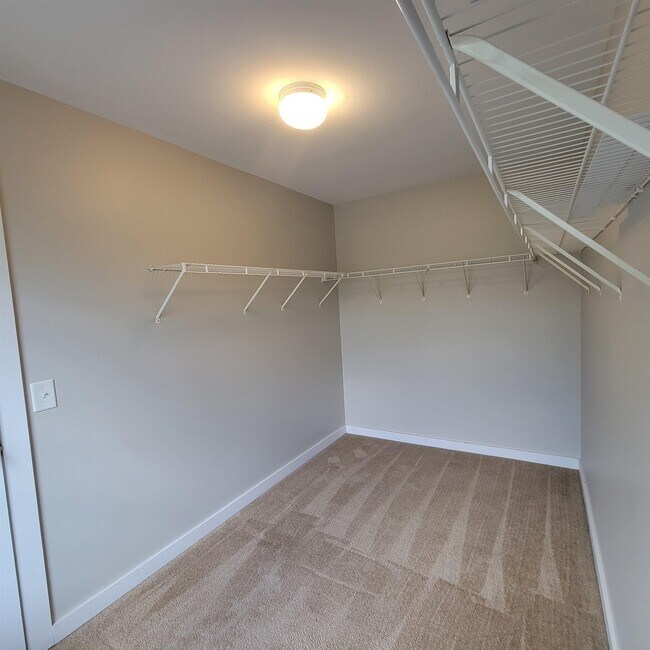 Building Photo - 1111 Surrey Ln