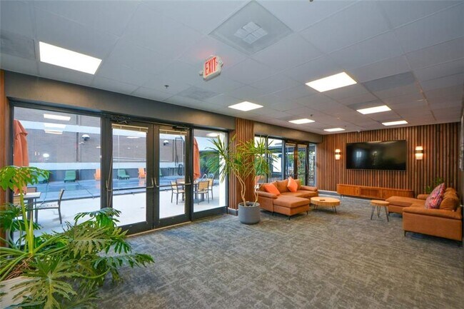 Building Photo - 620 Peachtree St NE