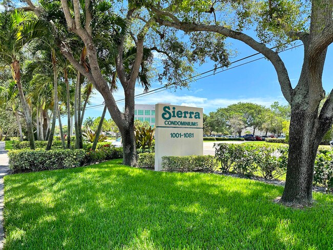 Building Photo - 1081 SE Monterey Rd