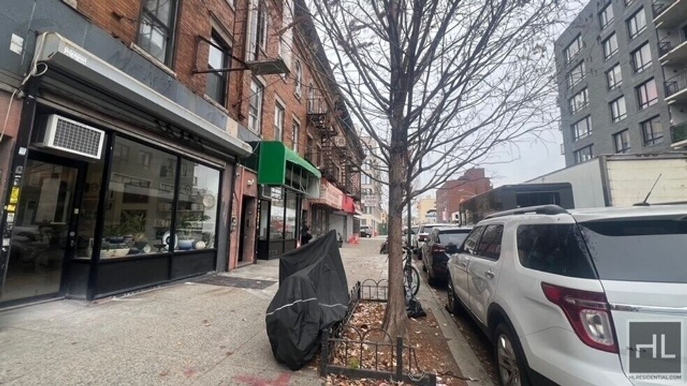 Building Photo - 900 Rogers Ave