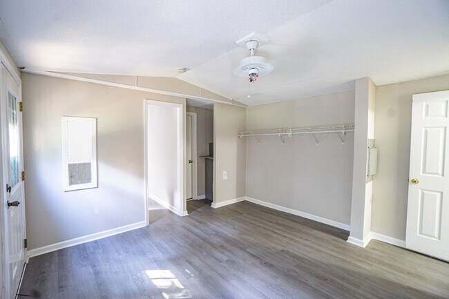 Building Photo - 3804 Denman Dr