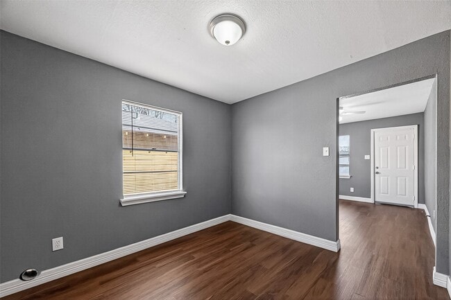 Building Photo - 3807 Love St