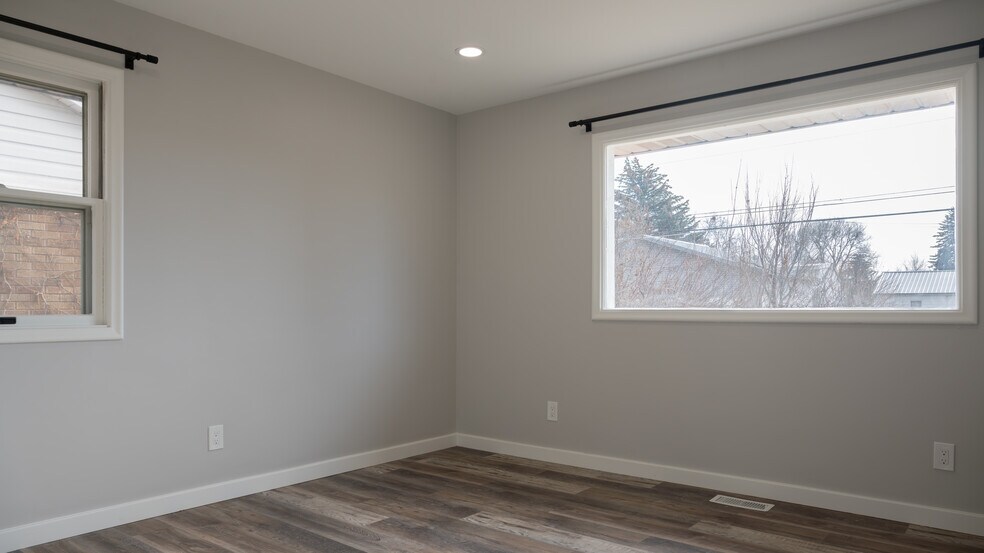 Building Photo - 920 9th St