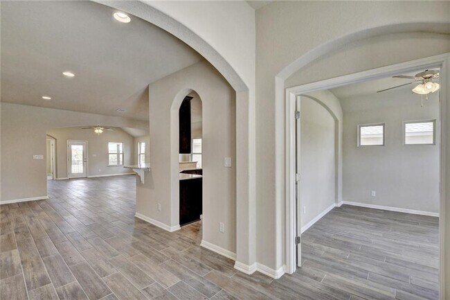 Building Photo - 2208 Cabrillo Path