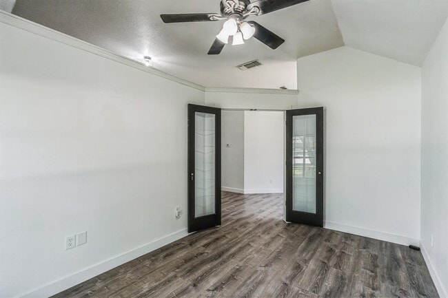 Building Photo - 409 Gina Dr