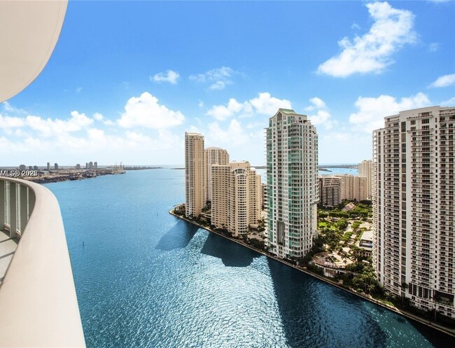 Primary Photo - 300 S BISCAYNE Blvd