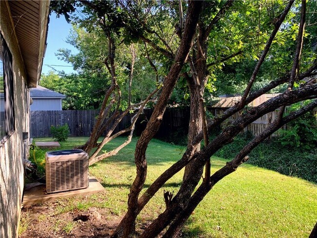 Building Photo - 3112 Settlement Dr