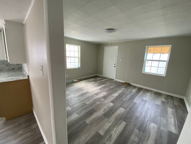 Building Photo - Fantastic Sand Springs Home