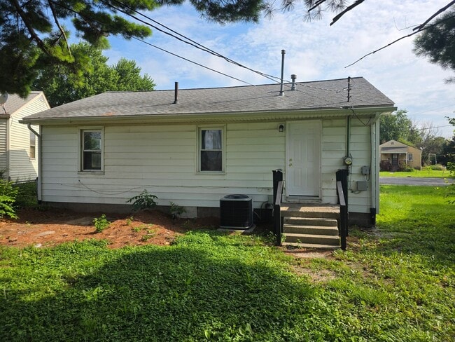 Building Photo - Beautiful 3BD/1BA Available Now
