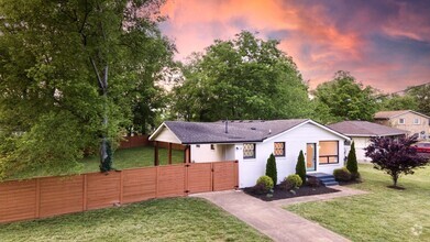 Building Photo - **ABSOLUTELY STUNNING TOP-TO-BOTTOM RENOVA...