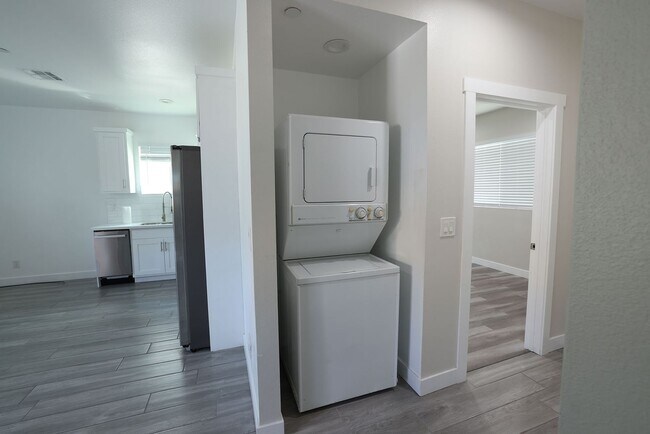 Building Photo - 3927 Wisconsin