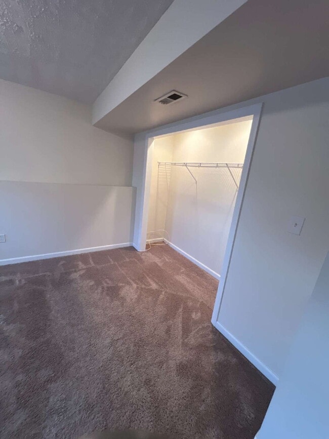 Building Photo - Split foyer home in Lancaster Gate with 3 bedrooms and 1 bathroom. 2 Bedrooms and Bathroom Upstai...