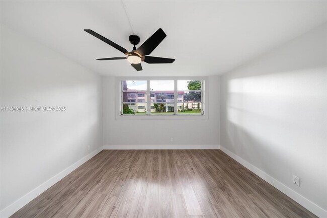 Building Photo - 8901 S Hollybrook Blvd