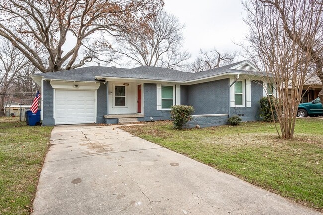 Building Photo - Updated 3 Bedroom, 1 Bath Home in Casa View